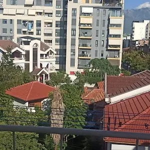 Royal 3 Opposite Nalu Bar Pensjonat Tirana